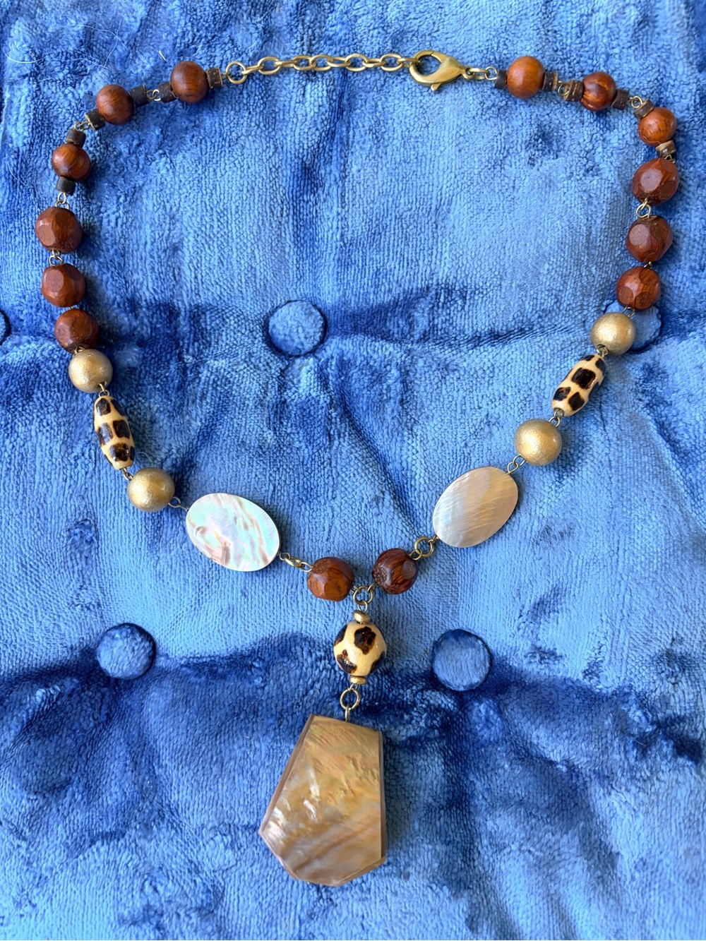 Women's Mock Shell & Wood Pendant Necklace - Brown & Gold